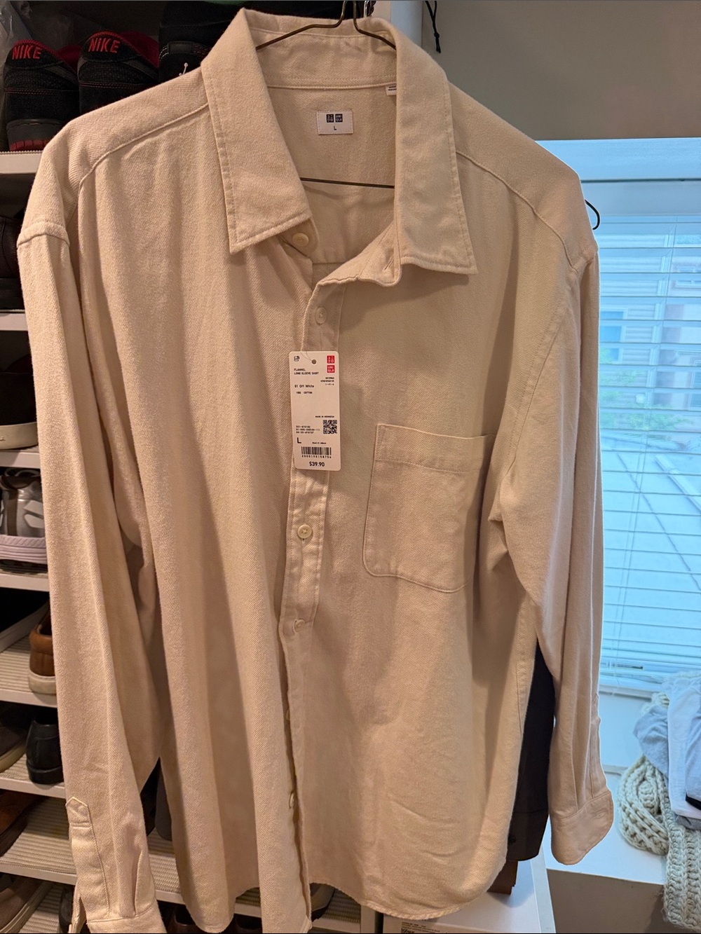 Uniqlo Men’s Light Beige flannel Long-Sleeve Button-Down Shirt - Picture 2 of 6